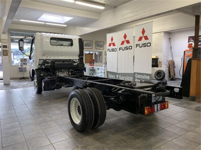 2020 HINO 155 5123569347