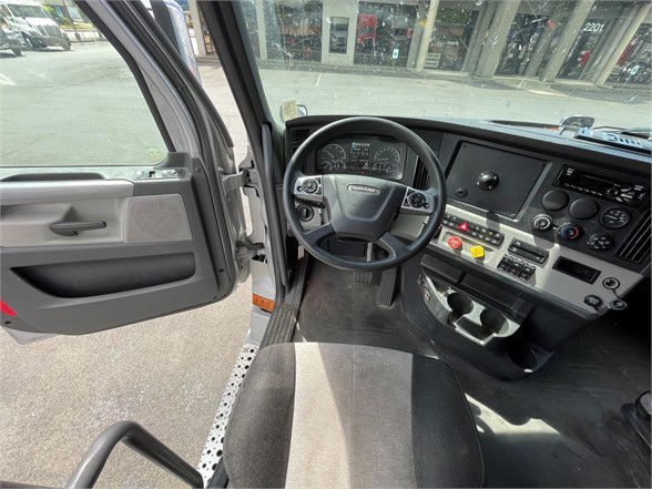 2019 FREIGHTLINER CASCADIA 126 7276670604